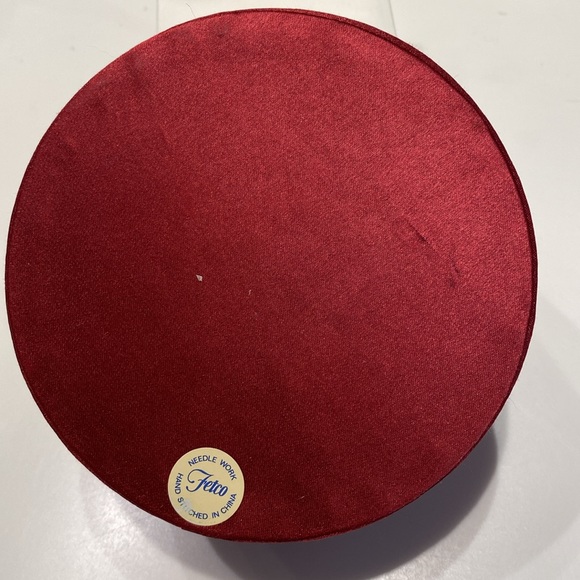 Round Tapestry Needlepoint Storage Keepsake Jewelry Trinket Box - Picture 6 of 8